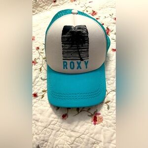 Roxy trucker hat. Sea blue, black palmtree logo